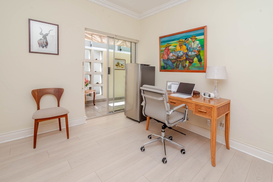 3 Bedroom Property for Sale in Sea Point Western Cape